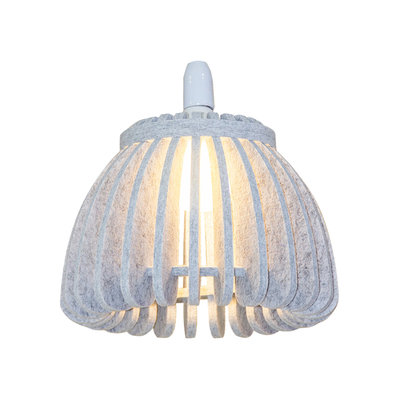 Lampadario a soffitto fonoassorbente, ecologico e adatto per decorare la stanza. Lampadario a soffitto fonoassorbente, ecologico e adatto per decorare la stanza.