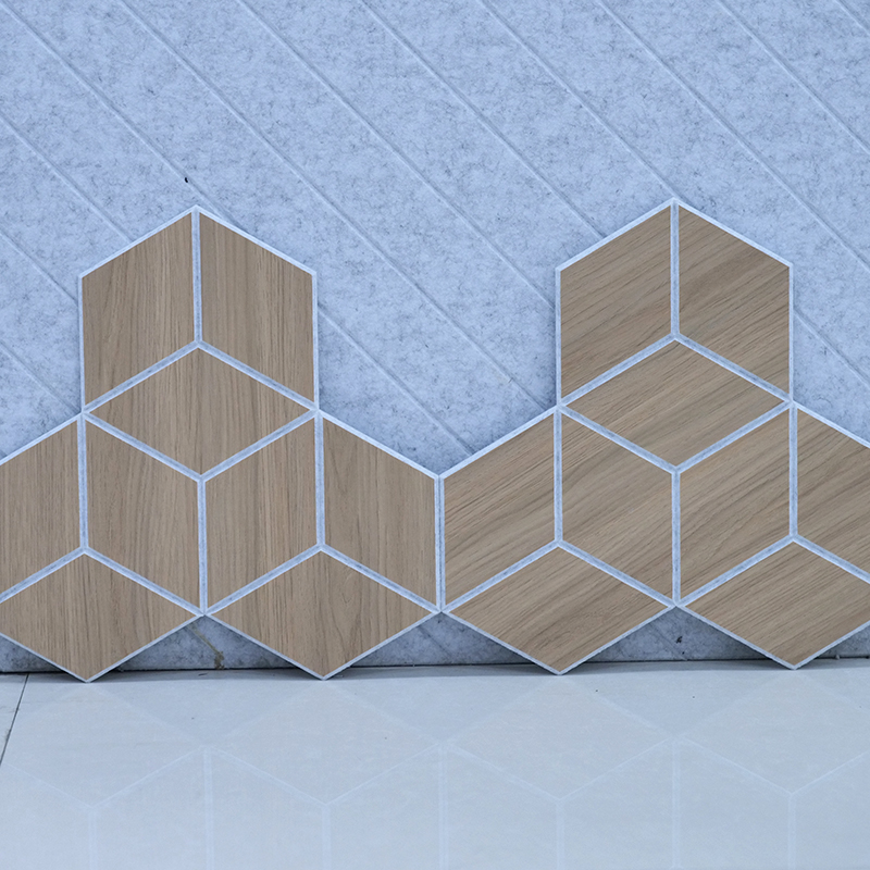 Pannelli acustici in legno dal design moderno e premium per l'home office, la scuola, l'hotel. Pannelli a parete con assorbimento acustico eccellente